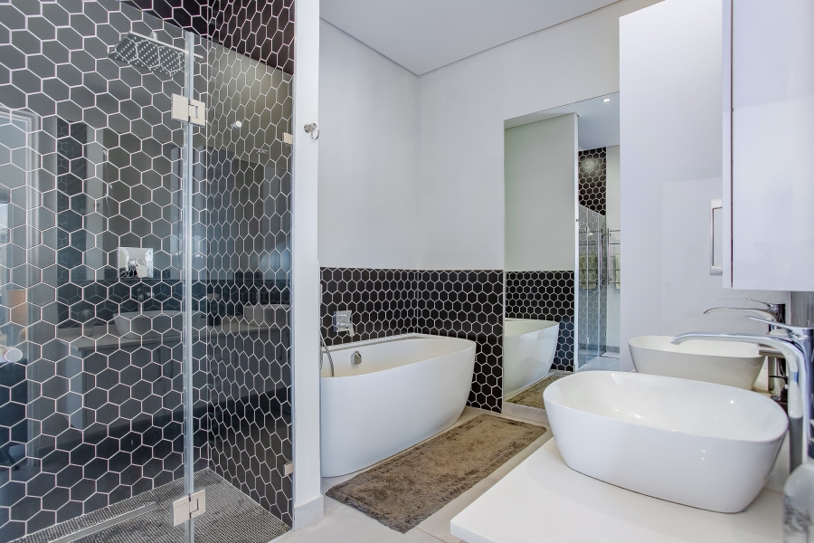4 Bedroom Property for Sale in Mountain Crest Private Estate Western Cape